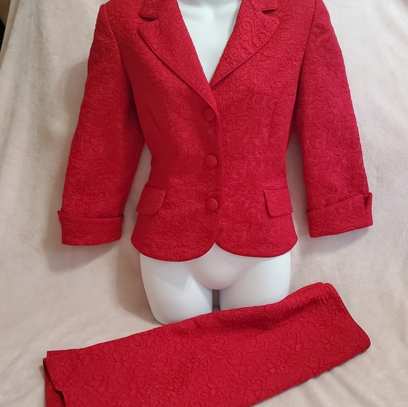 Like NEW Maggy London 2 Piece Primary Red Matelassé Skirt Suit Sz 6 - Picture 2 of 15